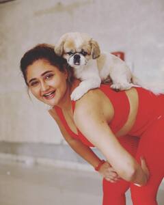 कभी मां संग बंद हो गई थी रश्मि देसाई की बातचीत, अब लेटेस्ट तस्वीरों में दिखा मां बेटी का मजबूत रिश्ता