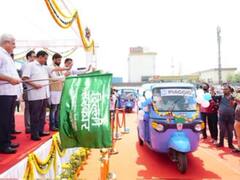 दिल्ली में अब चलेंगे इलेक्ट्रिक ऑटो, ग्रीन ऑटो से कितना है अलग? CM केजरीवाल ने हरी झंडी दिखाकर किया रवाना