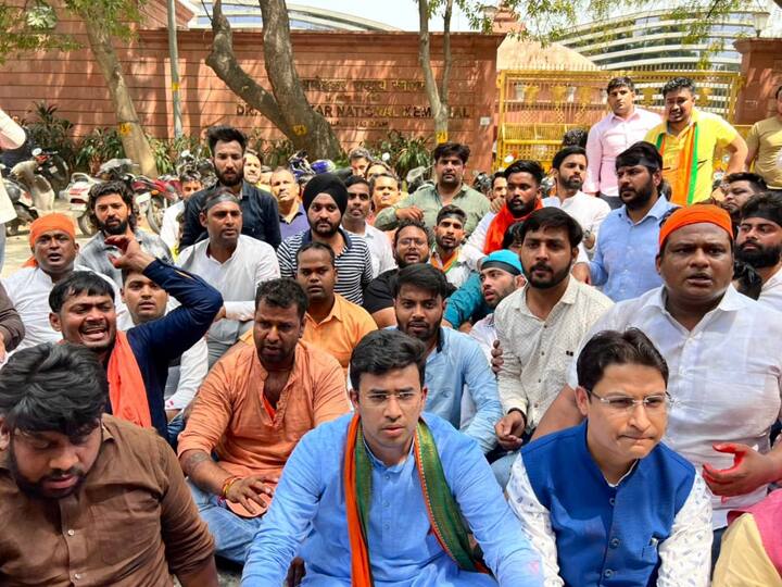BJP Youth Wing President and MP Tejasvi Surya Said Delhi CM Arvind Kejriwal an Urban Naxal Due to Remarks on The Kashmir Files Delhi News: बीजेपी सांसद तेजस्वी सूर्या का AAP पर निशाना, सीएम अरविंद केजरीवाल को बताया अर्बन नक्सल