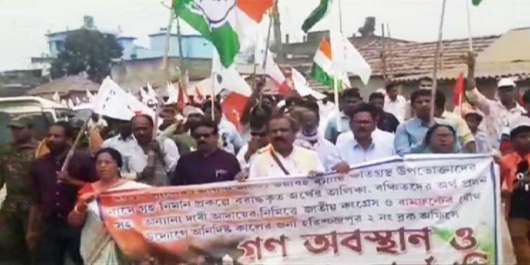 Left-Congress protests against Trinamool Panchayat for cheat money from government projects Malda News: তৃণমূল পঞ্চায়েতের বিরুদ্ধে সরকারি প্রকল্পের টাকা আত্মসাতের অভিযোগে বিক্ষোভ বাম-কংগ্রেসের