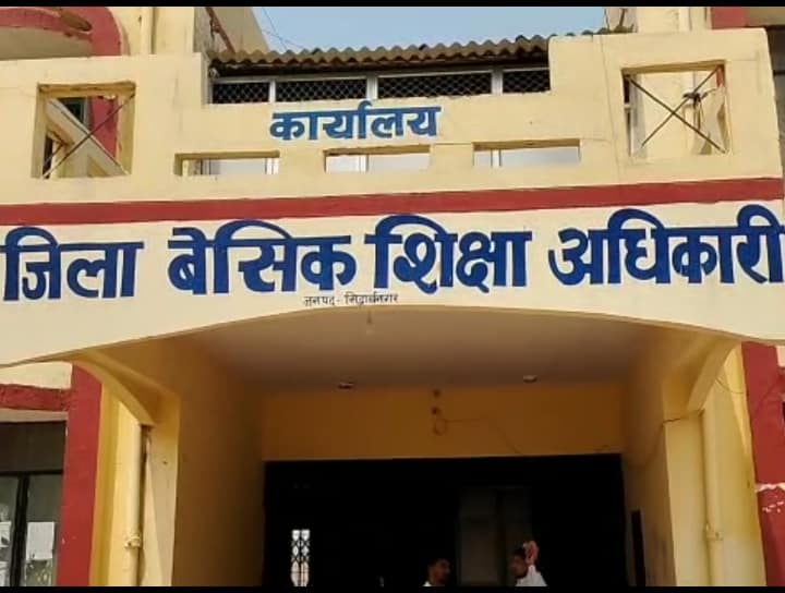 Siddharthnagar UP 2 teachers suspended working on fake documents ann Siddharthnagar: फर्जी दस्तावेजों के आधार पर नौकरी पाने वाले 2 शिक्षक निलंबित, शिक्षा विभाग ने की कार्रवाई