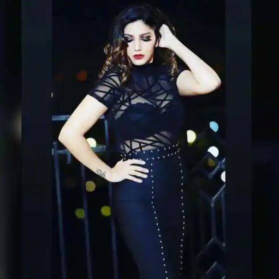 ਆਮਤੌਰ 'ਤੇ ਸਾੜ੍ਹੀ ਅਤੇ ਲਹਿੰਗਾ 'ਚ ਨਜ਼ਰ ਆਉਣ ਵਾਲੀ ਸਪਨਾ ਜਦੋਂ ਵੈਸਟਰਨ ਲੁੱਕ 'ਚ ਨਜ਼ਰ ਆਉਂਦੀ ਹੈ ਤਾਂ ਪ੍ਰਸ਼ੰਸਕ ਉਨ੍ਹਾਂ ਤੋਂ ਨਜ਼ਰਾਂ ਨਹੀਂ ਹਟਾ ਪਾਉਂਦੇ ਹਨ।