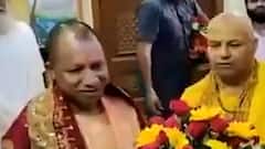 CM Yogi ने Ayodhya में साधु संतों के साथ की बैठक, Ram Mandir निर्माण का लिया जायजा