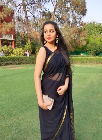 देशातील सुंदर आयएएस अधिकाऱ्यांच्या यादीमध्ये रियाचा देखील समावेश आहे. सोशल नेटवर्किंग साईट्सवर रियाच्या फॉलोअर्सची संख्या मोठी आहे.