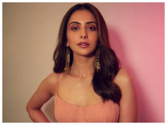 Rakul Preet Singh: స్కిన్ టైట్ డ్రెస్ లో రకుల్ గ్లామరస్ లుక్ Rakul Preet Singh: స్కిన్ టైట్ డ్రెస్ లో రకుల్ గ్లామరస్ లుక్