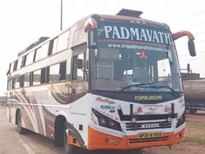 Nallajar police in West Godavari district seized Rs 5 crore cash moving in a private bus Bus Cash : బస్సులో బ్యాగుల నిండా రూ. కోట్ల నగదు - మాదే అని ఎవరు రారేంటి ।?