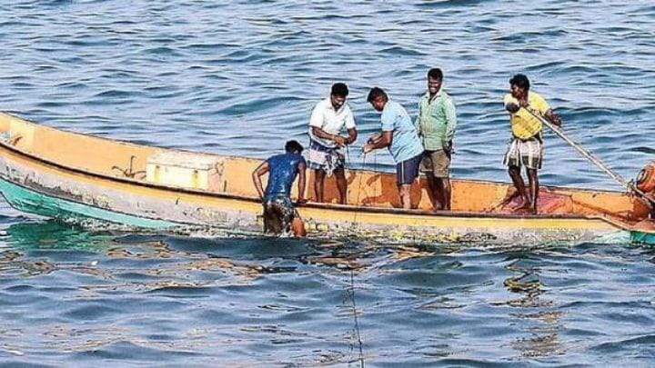 இலங்கை கடற்படையால் தமிழக மீனவர்கள் கைது செய்யப்படுவது அதிகரிப்பு - வெளியுறவு இணை அமைச்சர்