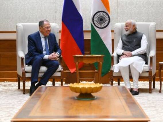 PM मोदी ने रूस के विदेश मंत्री सर्गेई लावरोव से की मुलाकात, यूक्रेन की स्थिति पर हुई चर्चा PM मोदी ने रूस के विदेश मंत्री सर्गेई लावरोव से की मुलाकात, यूक्रेन की स्थिति पर हुई चर्चा