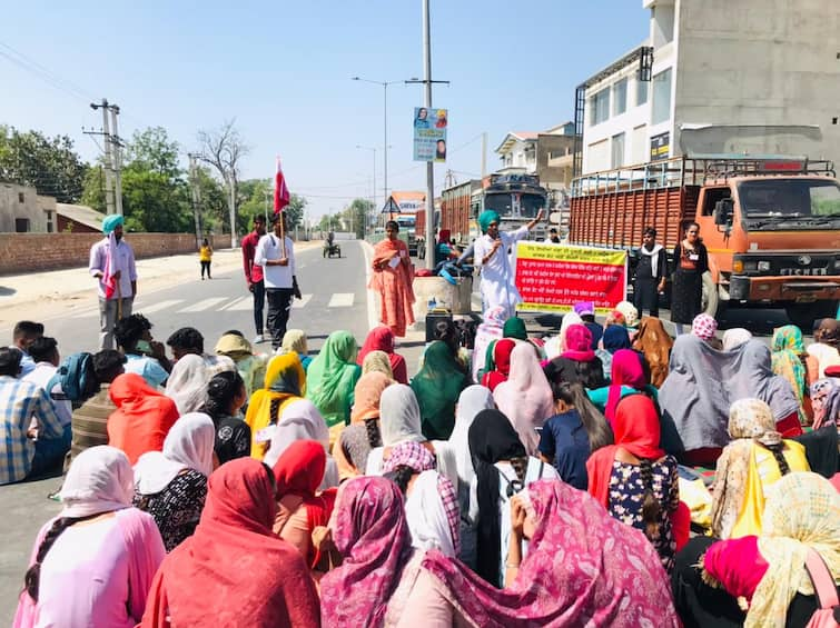 Roadblocks for ignoring student demands ਵਿਦਿਆਰਥੀ ਦੀਆਂ ਮੰਗਾਂ ਨੂੰ ਅਣਗੌਲਿਆ ਕਰਨ 'ਤੇ ਸੜਕ ਜਾਮ