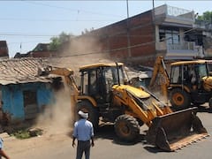 Jabalpur: जबलपुर में हुई बड़ी कार्रवाई, हिस्ट्रीशीटर रईस चपटा के अवैध निमार्ण पर चला 'शिवराज मामा' का बुलडोजर