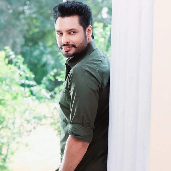 'Daakuan Da Munda 2': 2022 ਹਰ ਮਹੀਨੇ ਰਿਲੀਜ਼ ਹੋਣ ਵਾਲੀਆਂ ਕਈ ਪੰਜਾਬੀ ਫਿਲਮਾਂ ਨਾਲ ਪੂਰੀ ਤਰ੍ਹਾਂ ਪੈਕਡ ਹੈ। ਨਵੀਆਂ ਫਿਲਮਾਂ ਤੋਂ ਇਲਾਵਾ, ਪਹਿਲਾਂ ਐਲਾਨੀਆਂ ਫਿਲਮਾਂ ਨੂੰ ਵੀ ਰੀਨਿਊ ਕੀਤਾ ਜਾ ਰਿਹਾ ਹੈ ਤੇ ਨਵੀਆਂ ਰਿਲੀਜ਼ ਤਾਰੀਖਾਂ ਮਿਲ ਰਹੀਆਂ ਹਨ। ਉਨ੍ਹਾਂ 'ਚੋਂ ਇੱਕ ਹੈ ਦੇਵ ਖਰੌੜ ਸਟਾਰਰ 'ਡਾਕੂਆਂ ਦਾ ਮੁੰਡਾ 2'।