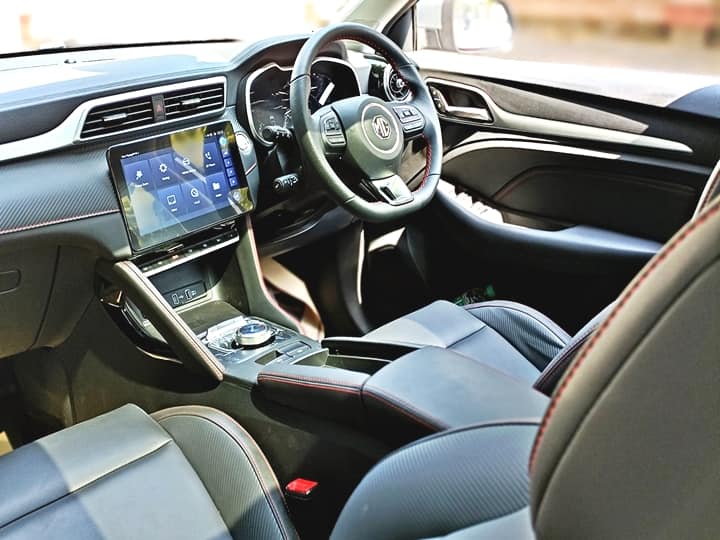 The interior continues to be a highlight in terms of feeling premium as its price tag suggests. The contrast stitching, soft-touch materials are all high quality and it has one of the best quality interiors at this price. The new digital instrument cluster fits with the theme of a futuristic EV and is easy to see. The new 10.1-inch touchscreen is well laid out too with lots of EV-related information and how to better your driving style for more range. Space is decent being a comfortable four-seater with a good amount of legroom at the rear even if headroom is a bit of a compromise due to the roofline.