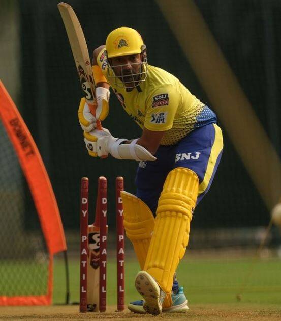 ਰੌਬਿਨ ਉਥੱਪਾ ਦਾ ਬੱਲਾ IPL 2022 'ਚ ਕਾਫੀ ਦੌੜਾਂ ਬਣਾ ਰਿਹਾ ਹੈ। ਇਸ ਸੀਜ਼ਨ 'ਚ ਸਭ ਤੋਂ ਜ਼ਿਆਦਾ ਦੌੜਾਂ ਬਣਾਉਣ ਦੇ ਮਾਮਲੇ 'ਚ ਉਹ ਤੀਜੇ ਨੰਬਰ 'ਤੇ ਚੱਲ ਰਹੇ ਹਨ। ਉਸ ਨੇ ਦੋ ਮੈਚਾਂ ਵਿੱਚ 162.50 ਦੀ ਸਟ੍ਰਾਈਕ ਰੇਟ ਨਾਲ 78 ਦੌੜਾਂ ਬਣਾਈਆਂ ਹਨ।