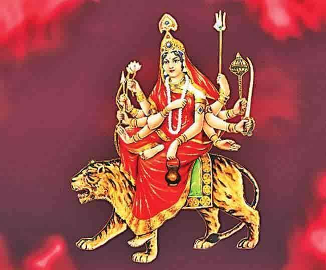नवरात्र के तीसरे दिन पर मां चंद्रघंटा की पूजा होती है. इस दिन के लिए पीला रंग शुभ माना जाता है.