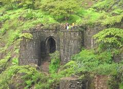 गुढीपाडव्याच्या दिवशी सिंहगड किल्ल्यावरील वाहतूक पहाटे पाच ते दुपारी 12 पर्यंत बंद राहणार