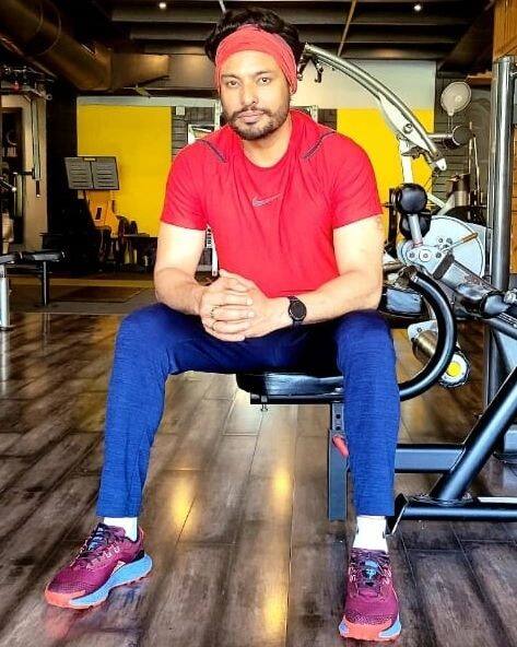 ਕੋਰੋਨਾ ਮਹਾਂਮਾਰੀ ਨੇ ਮਨੋਰੰਜਨ ਉਦਯੋਗ ਨੂੰ ਬੁਰੀ ਤਰ੍ਹਾਂ ਪ੍ਰਭਾਵਿਤ ਕੀਤਾ ਅਤੇ ਉਦਯੋਗ ਨੇ ਬ੍ਰੇਕ ਲਗਾ ਦਿੱਤੀ ਸੀ ਜਿਸ ਕਰਕੇ ਕਿਸੇ ਨੂੰ ਨਹੀਂ ਪਤਾ ਸੀ ਕਿ ਸਿਨੇਮਾਘਰ ਕਦੋਂ ਖੁੱਲ੍ਹਣ ਜਾ ਰਹੇ ਹਨ। 'ਡਾਕੂਆਂ ਦਾ ਮੁੰਡਾ' ਪਹਿਲਾਂ 23 ਜੁਲਾਈ 2021 ਨੂੰ ਰਿਲੀਜ਼ ਹੋਣਾ ਸੀ ਪਰ ਸਪੱਸ਼ਟ ਕਾਰਨਾਂ ਕਰਕੇ ਇਸ ਨੂੰ 2022 ਵਿੱਚ ਰਿਲੀਜ਼ ਕਰਨ ਲਈ ਧੱਕ ਦਿੱਤਾ ਗਿਆ।