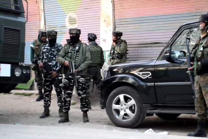 Jammu and Kashmir : Four Lashkar-e-Taiba (LeT) terrorists killed in an encounter with security forces in Shopian Shopian Encounter : শোপিয়ানে এনকাউন্টারে খতম ৪ লস্কর জঙ্গি