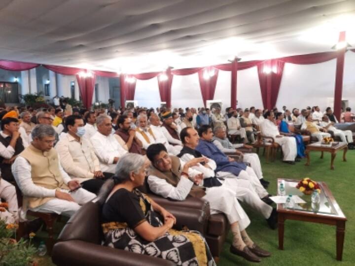 Rajya Sabha News: राज्यसभा से रिटायर हुए 72 सांसद, फेयरवेल डिनर में सांसदों ने गाए गाने, पीएम ने की तारीफ 72 MPs retired from Rajya Sabha, Chairman gave farewell dinner Rajya Sabha News: राज्यसभा से रिटायर हुए 72 सांसद, फेयरवेल डिनर में सांसदों ने गाए गाने, पीएम ने की तारीफ