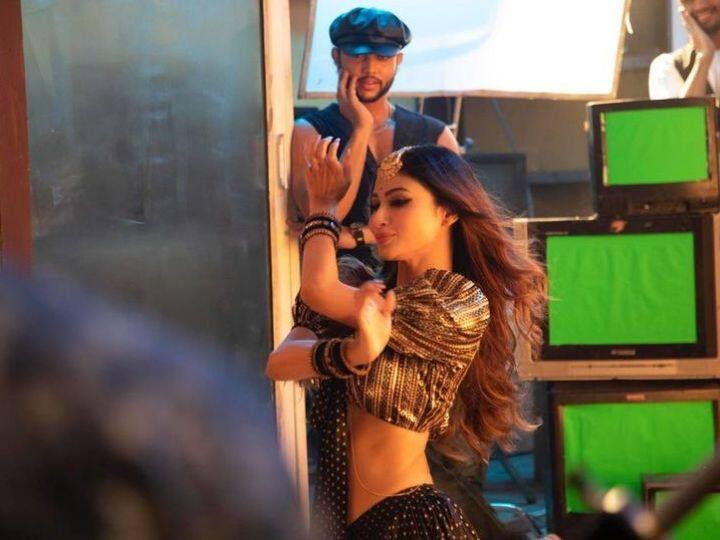 नुकतंच तिने काही फोटो तिच्या इन्स्टाग्रामवर शेअर केले आहेत.  (Photo : @imouniroy/Instagram)