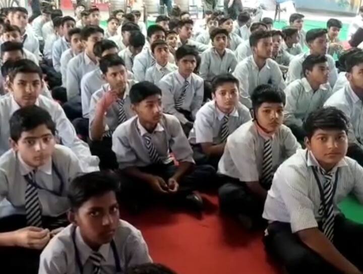 Muzaffarnagar, students heard Pm modi's Pariksha Pe Charcha 2022 program ann Pariksha Pe Charcha 2022: मुजफ्फरनगर में छात्रों ने सुना परीक्षा पर चर्चा कार्यक्रम, पीएम मोदी के लिए कही ये बात