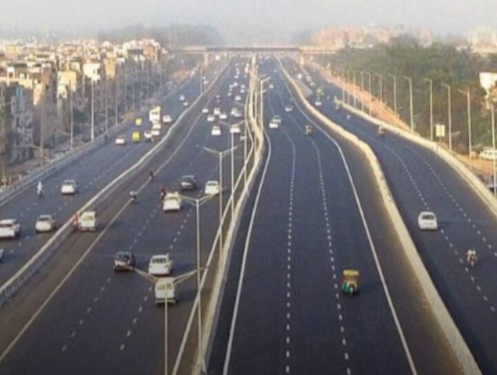 Toll tax started on Delhi Noida Expressway from today, know how much money have to pay Delhi Meerut Expressway: दिल्ली नोएडा एक्सप्रेस वे पर आज से शुरू हुआ टोल टैक्स, जानिए कितने पैसे चुकाने होंगे?