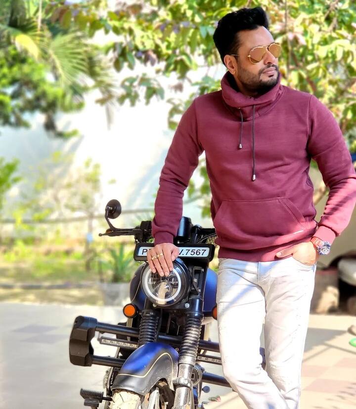 ਜਪਜੀ ਤੇ ਦੇਵ ਤੋਂ ਇਲਾਵਾ, ਇਸ ਵਿੱਚ ਨਿਸ਼ਾਨ ਭੁੱਲਰ, ਲੱਕੀ ਧਾਲੀਵਾਲ, ਪ੍ਰੀਤ ਬਾਠ ਅਤੇ ਹੋਰ ਸਹਾਇਕ ਕਿਰਦਾਰ ਹਨ।