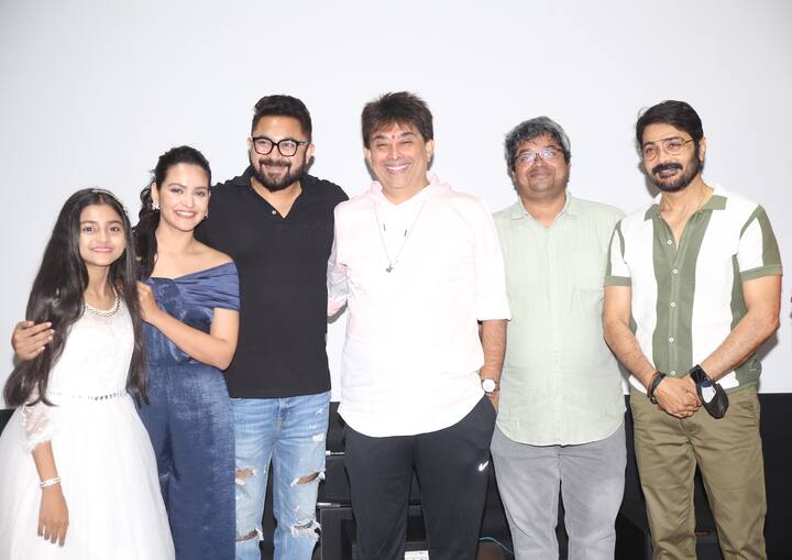 কে মোহর? তিতলির থেকে ১৪ বছরের বড় দিদি। আর তিতলিকেই নাকি হেনস্থা করেছে হরিপদ? তাঁর ওপর বিশ্বাস হারায় না মোহর। বিশ্বাস হারায় না আরও অনেক অভিভাবকই। শুরু হয় কলকাতার হ্যারির নিজেকে সঠিক প্রমাণের লড়াই।