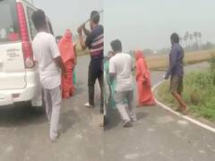 बिहार के सिवान में बीच सड़क पर दो महिलाओं को मुखिया ने पीटा, दृश्य देखकर सिहर उठेंगे आप, अब वायरल हुआ ये VIDEO