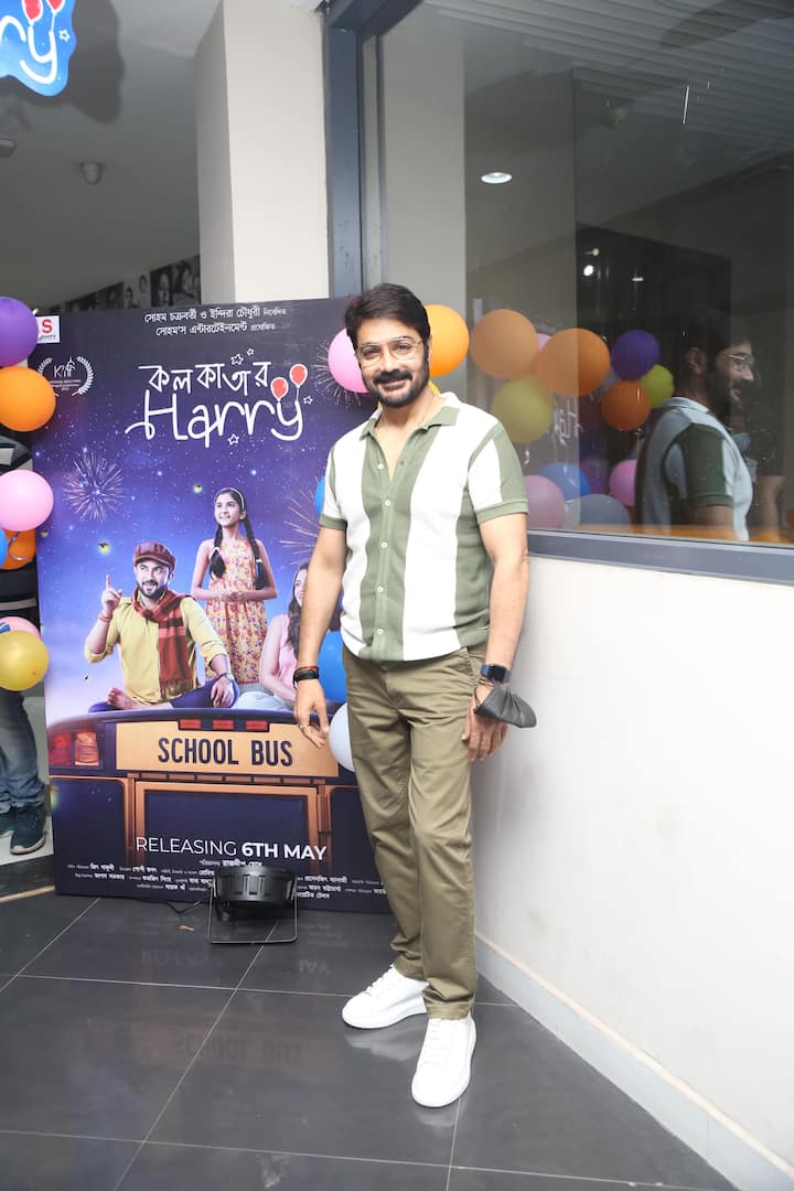 ছবিতে গুরুত্বপূর্ণ ভূমিকায় অভিনয় করছেন প্রসেনজিৎ। এদিন অনুষ্ঠানে হাজির ছিলেন তিনিও।