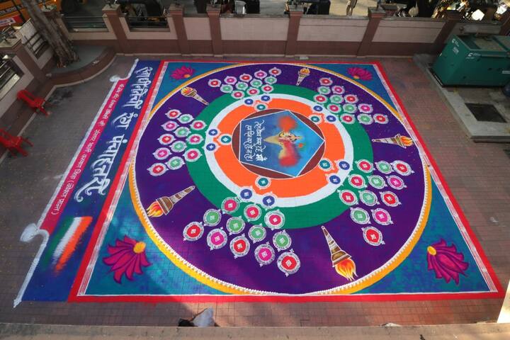 दरवर्षी गुढीपाडवा स्वागत यात्रेच्या निमित्ताने डोंबिवली गणेश मंदिराच्या आवारात संस्कार भारतीच्या वतीने महारांगोळीचे आयोजन केले जाते.