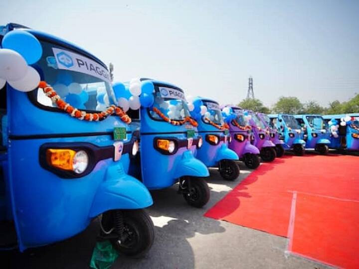 દિલ્હીમાં હવે તમને વાદળી અને જાંબલી રંગની ઓટો રસ્તાઓ પર દોડતી જોવા મળશે. હવે તમે જાણવા માગો છો કે આ ઓટોની વિશેષતા શું છે અને તે ગ્રીન ઓટોથી કેવી રીતે અલગ છે? તો અમે તમને જણાવી દઈએ કે ઓટો માત્ર રંગમાં જ અલગ નથી, પરંતુ તે સૌથી ઓછી કિંમતની ઇલેક્ટ્રિક ઓટો પણ છે.