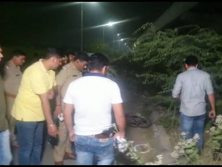Noida Crime police encounter, two accused injured, arrested In Thana Phase-2 ​​Noida delhi ncr ANN Noida Crime: नोएडा में पुलिस मुठभेड़ में दो बदमाश घायल, ड्यूटी आने-जाने वाले लोगों को बनाते थे निशाना