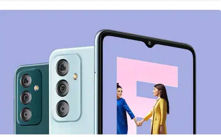 Samsung Galaxy F23 5G: 4 GB র‍্যামের সঙ্গে 128 GB ইন্টারনাল মেমরি রয়েছে এই ফোনে। এতে ট্রিপল রেয়ার   ক্যামেরা সেটআপ দেওয়া হয়েছে। এতে 50 মেগাপিক্সেলের প্রাথমিক ক্যামেরা পাবেন ক্রেতা। পাওয়ার ব্যাকআপের জন্য এতে রয়েছে   5000mAh ব্যাটারি। Flipkart-এ এর দাম 15999 টাকা।