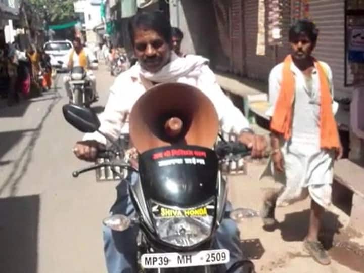 Madhya Pradesh, huge discount on Liquor is being offered on loudspeakers by roaming from street to street MP News: उमा भारती के शराबबंदी अभियान के बीच एमपी में बाइक पर हो रहा शराब बिक्री में डिस्काउंट का प्रचार, पढ़ें पूरी खबर
