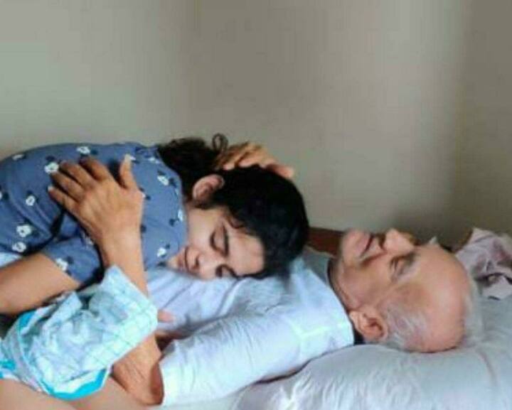 या पोस्टमध्ये तिनं लिहिले होते, 'माझं आयुष्य, माझं ह्रदय आणि माझ्या आयुष्याला वाढदिवसाच्या शुभेच्छा.  '(photo:mipalkarofficial/ig)