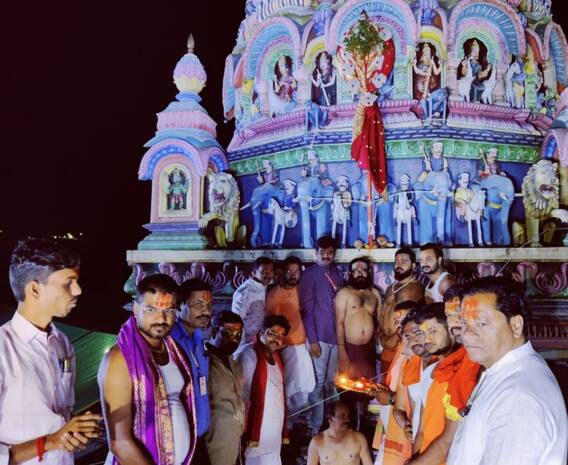 Tulja Bhavani : आई तुळजाभवानी मंदिराच्या कळसावर उभारली पहाटे गुढी