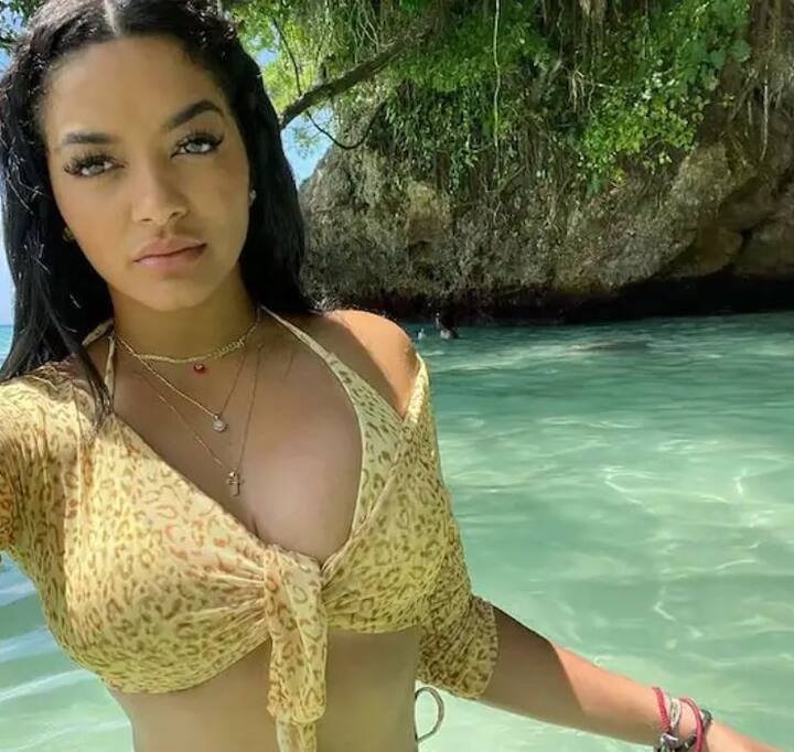 ਰਸੇਲ ਵਿਸ਼ਵ ਕ੍ਰਿਕਟ ਵਿੱਚ ਆਪਣੀ ਪਾਵਰ ਹਿਟਿੰਗ ਲਈ ਕਾਫੀ ਮਸ਼ਹੂਰ ਹੈ। ਉਸ ਦੀ ਹਮਲਾਵਰ ਬੱਲੇਬਾਜ਼ੀ ਦੀ ਦੁਨੀਆ ਭਰ 'ਚ ਤਾਰੀਫ ਹੋ ਰਹੀ ਹੈ। ਇਸ ਦੇ ਨਾਲ ਹੀ ਉਨ੍ਹਾਂ ਦੀ ਪਤਨੀ ਜੈਸਿਮ ਲੋਰਾ ਸੋਸ਼ਲ ਮੀਡੀਆ 'ਤੇ ਆਪਣੀਆਂ ਬੋਲਡ ਤਸਵੀਰਾਂ ਕਾਰਨ ਸੁਰਖੀਆਂ 'ਚ ਬਣੀ ਰਹਿੰਦੀ ਹੈ। ਉਹ ਪੇਸ਼ੇ ਤੋਂ ਮਾਡਲ ਹੈ।