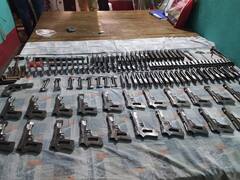 Dumka Crime News: दुमका में मकान के अंदर चल रही थी अवैध गन फैक्ट्री, पुलिस ने ऐसे किया भंडाफोड़