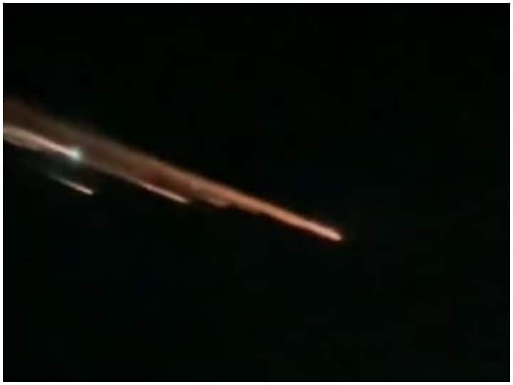 Meteor bodies seen falling in sky of Maharashtra Madhya Pradesh  महाराष्ट्र और मध्य प्रदेश के आसमान में गिरते दिखे उल्का पिंड, नजारा देख सकते में आए लोग