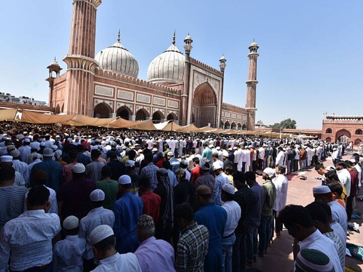 Government of Andhra Pradesh employees, teachers, contract workers, who profess Islam are permitted to leave offices schools early by one hour in Ramzan Ramadan 2022 : रमजानच्या महिन्यात मुस्लिम कर्मचाऱ्यांना गिफ्ट!, 'या' राज्याचा मोठा निर्णय