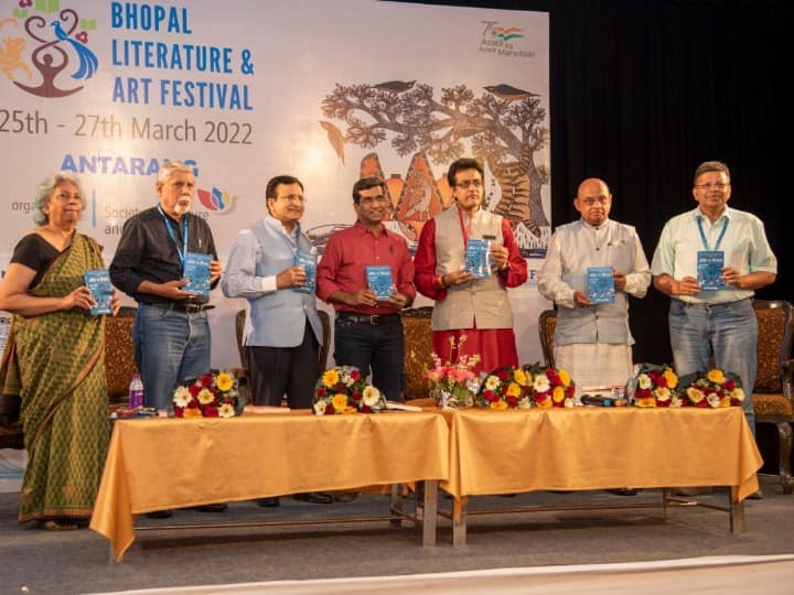 Bhopal Literature and Art Festival discussed on adopting books by leaving mobile ann BLOG: भारत भवन में किताबों के साथ के वो तीन दिन
