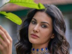 Amyra Dastru in pics: அமிரா தஸ்த்ரு லேட்டஸ்ட் கிளிக்ஸ்