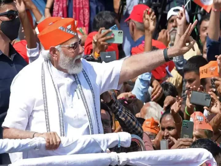 After the election victory the saffron cap of PM Modi became a trend now BJP MPs will be seen wearing it New Delhi News: चुनावी जीत के बाद पीएम मोदी की भगवा टोपी हुई ट्रेंड, अब बीजेपी सांसद नजर आएंगे पहने हुए