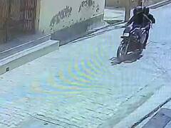 Ghaziabad Bank Robbery: गाजियाबाद में बदमाशों ने दिन दहाड़े लूटा बैंक, CCTV में कैद हुई वारदात