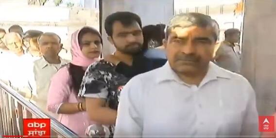 Mata Mansa Devi Mandir । ਨਰਾਤਿਆਂ ਦੇ ਪਹਿਲੇ ਦਿਨ ਮੰਦਿਰ 'ਚ ਸ਼ਰਧਾਲੂਆਂ ਦੀਆਂ ਲੱਗੀਆਂ ਲੰਮੀਆਂ ਕਤਾਰਾਂ