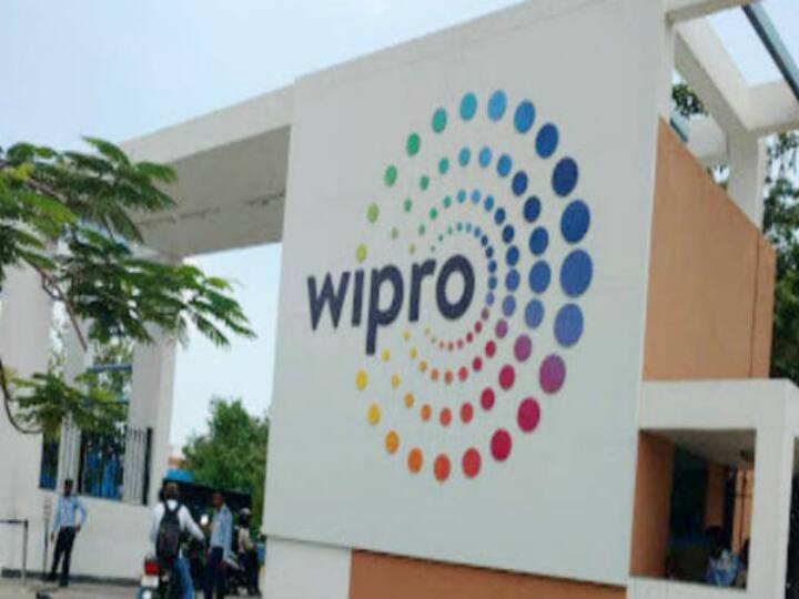 Wipro cuts freshers pay by 50 per cent Know in Details Wipro: ফ্রেশারদের বেতনে প্রায় ৫০ শতাংশ কাটছাঁট, বার্ষিক কত প্যাকেজ দিচ্ছে উইপ্রো?