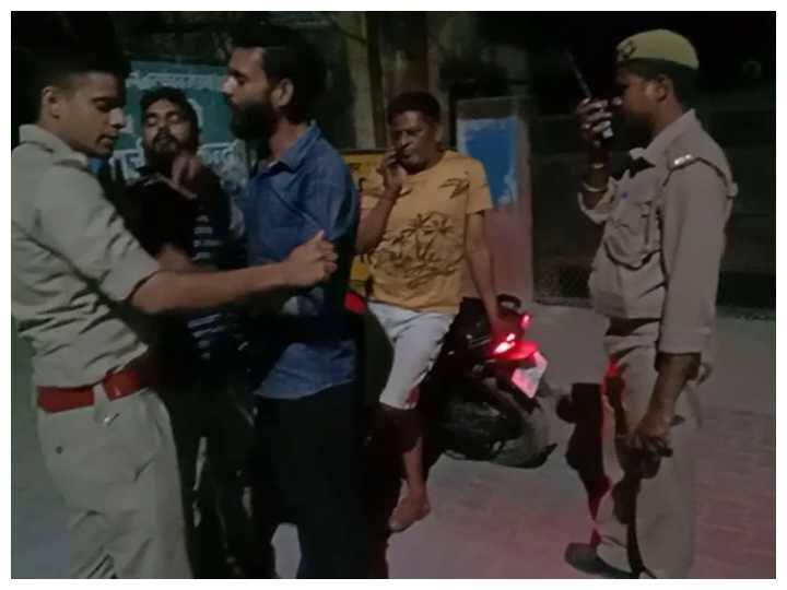 Mainpuri Uttar Pradesh Two accused arrested for extortion and openly firing at shop ANN Mainpuri News: मैनपुरी में दहशत फैलाने के मकसद से दो बदमाशों ने की फायरिंग, पुलिस ने किया गिरफ्तार