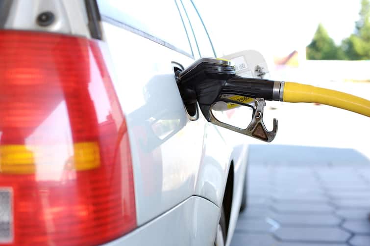Fuel Price Hike: Petrol, Diesel Rates Hiked For 14th Time In 16 Days, Total Increase Now Stands At Rs 10 Fuel Price Hike: ১৬ দিনে ১৪ বার! প্রায় ১ টাকা বেড়ে আজ থেকে কলকাতায় পেট্রোল ১১৫ টাকা পার