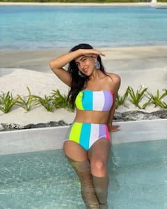 Sara Ali Khan Enjoys The 'Sun, Sea And Sand' In Dream Land, See PICS