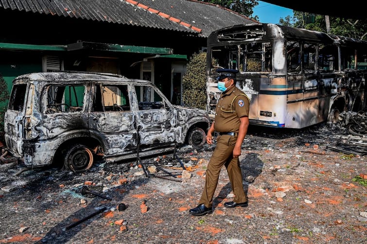 श्रीलंका में राष्ट्रपति ने किया आपातकाल का एलान, खस्ताहाल हो चुकी अर्थव्यवस्था के बाद सड़कों पर हिंसा